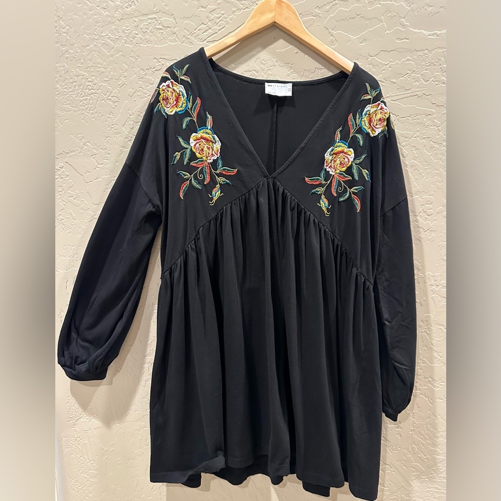 Osos Design/ Embroidered Mini Dress/ size 12.